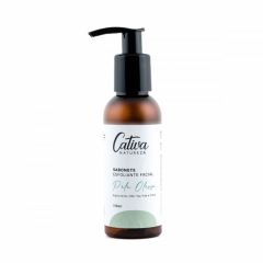 Fundo branco com embalagem marrom escura ao centro da imagem com rótulo branco descrito Cativa Natureza sabonete esfoliante facial pele oleosa argila verde, CBA, Tea Tree e Cravo 110mL.