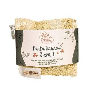 fundo branco com foto ao centro. bucha vegetal com cordinha de algodão e uma tag de papel com o logo da bhava, e desenhos de folhas verdes, onde se lê escrito: porta barras, 3x1, bolsa para guardar sua barra, apoiador para box, bucha de banho.
